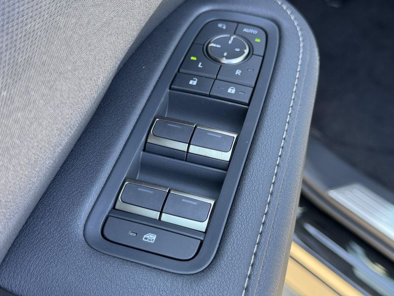 New 2026 Lexus TX 500h F SPORT Performance PremiumImage 18