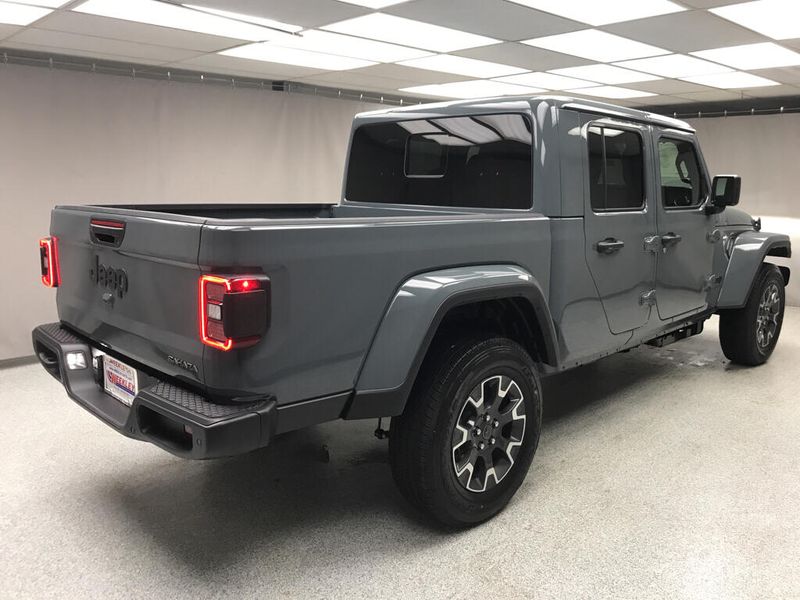 New 2026 Jeep Gladiator Sahara 4x4Image 12