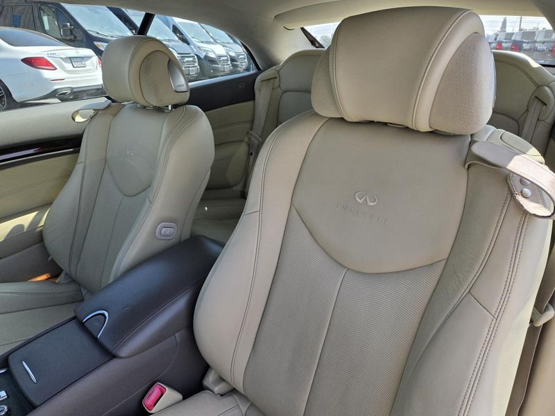 Used 2011 INFINITI G37 2dr Base