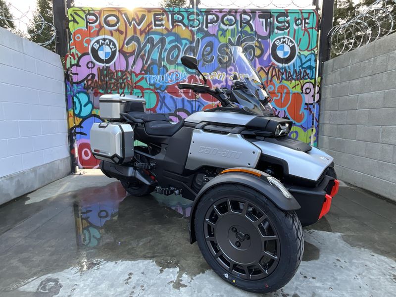 2025 Can-Am CANYON XT Image 2