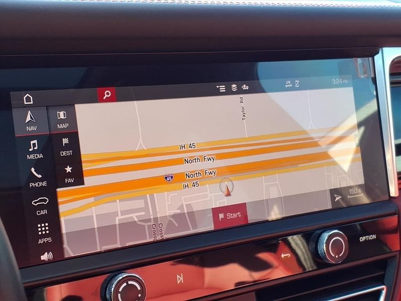 Used 2022 Porsche Macan SImage 9