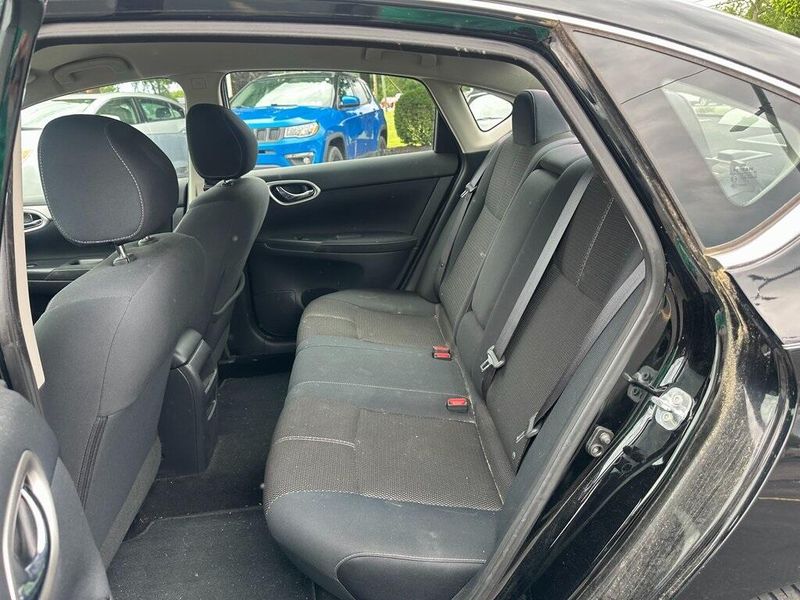 2015 Nissan Sentra SImage 15