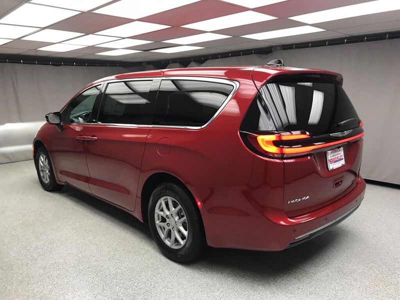 New 2026 Chrysler Pacifica SelectImage 10
