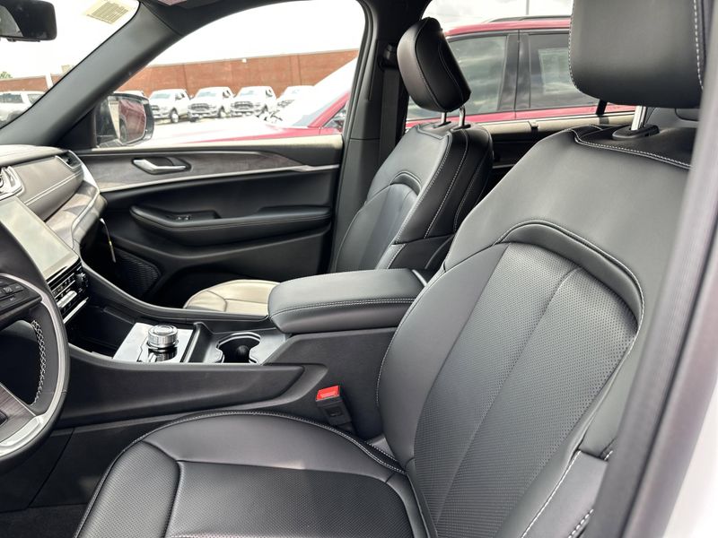 2025 Jeep Grand Cherokee L Limited 4x4Image 21