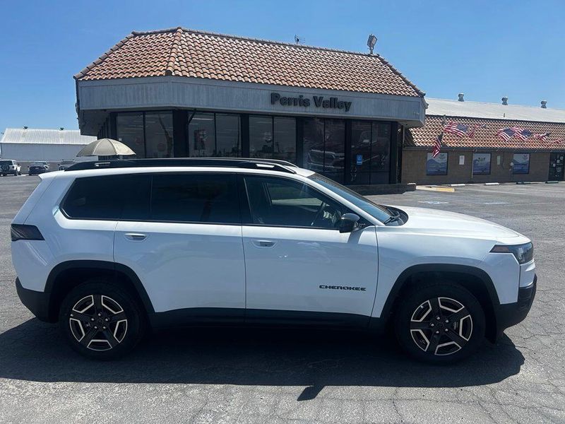 New 2026 Jeep Cherokee LaredoImage 5