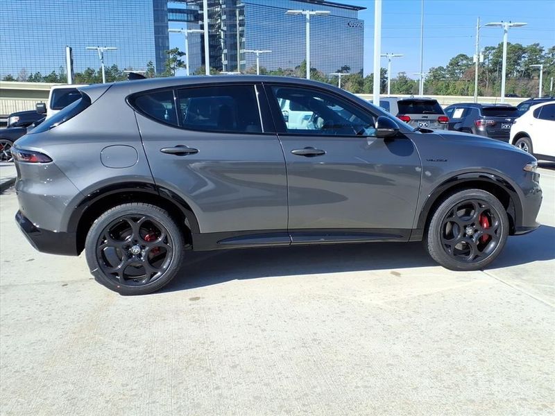 New 2026 Alfa Romeo Tonale Veloce AwdImage 5