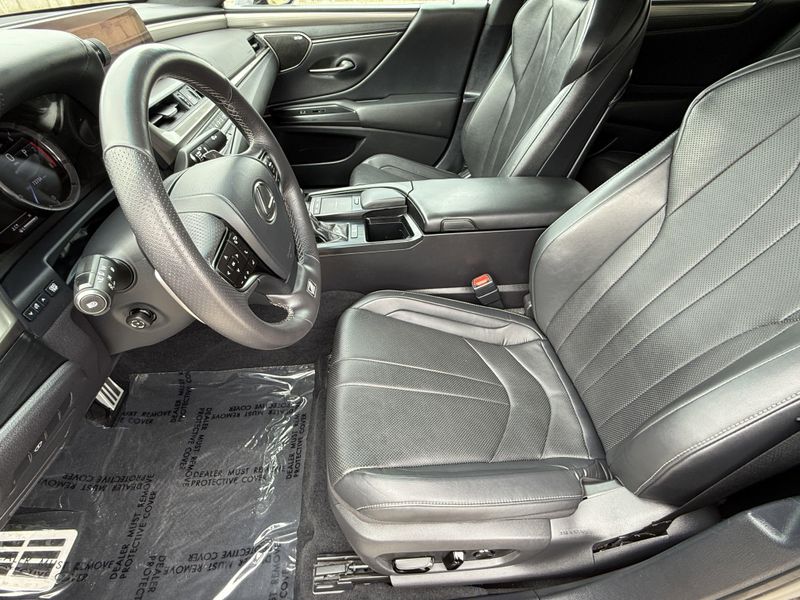 2021 Lexus ES 350 F-SPORTImage 19