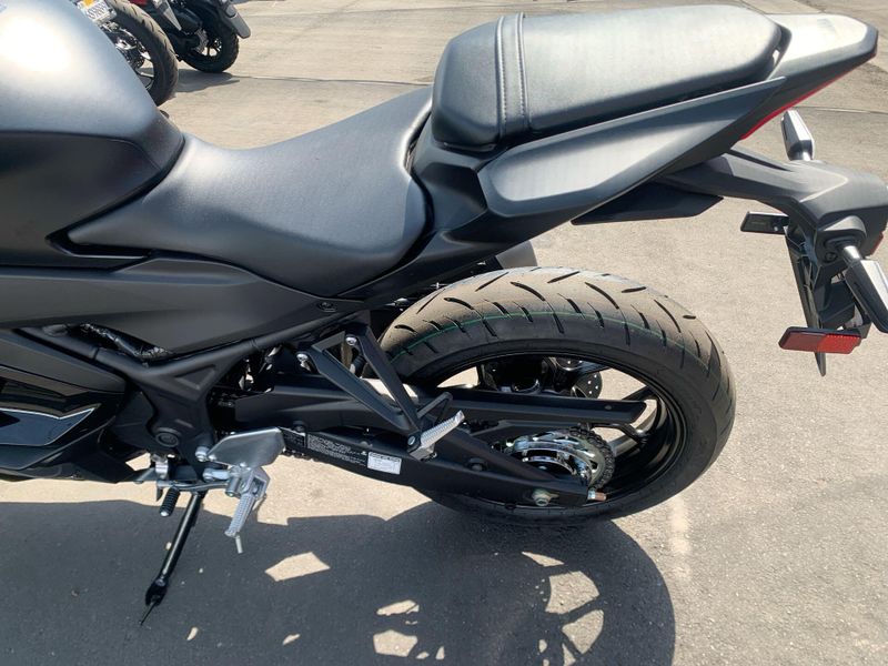 New 2025 Yamaha YZF-R3 ABS Image 3