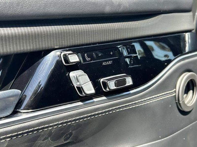 2024 Jeep Grand Wagoneer L Series II ObsidianImage 20