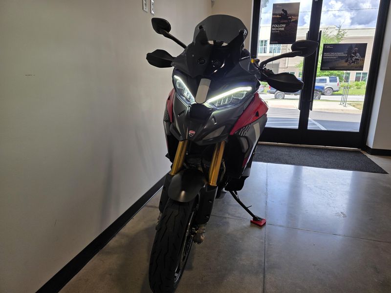 New 2025 Ducati Multistrada V4 Pikes Peak 