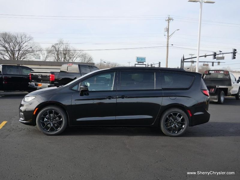 2022 CHRYSLER Pacifica Touring LImage 4
