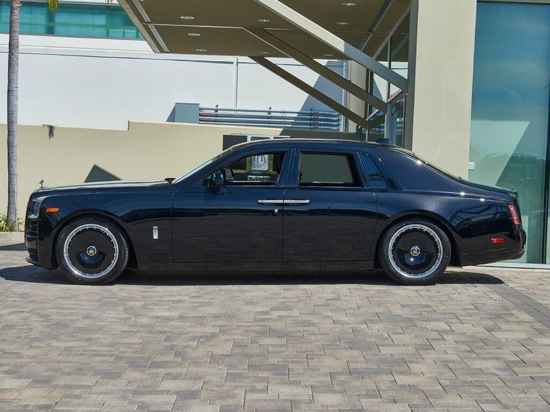 New 2026 Rolls-Royce Phantom Image 3