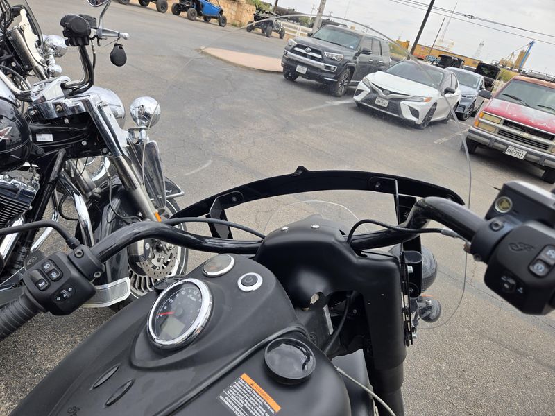 USED 2018 INDIAN MOTORCYCLE SPRINGFIELD DARK HORSE Image 10