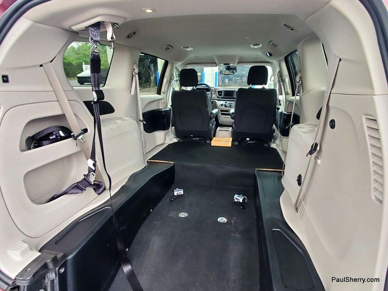 2023 Chrysler Voyager LXImage 17