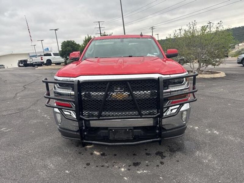 2017 Chevrolet Silverado 1500 LT photo 2