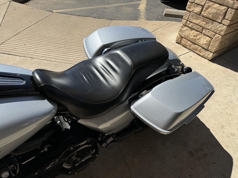 2019 HARLEY STREET GLIDE SPECIAL GRAYImage 11