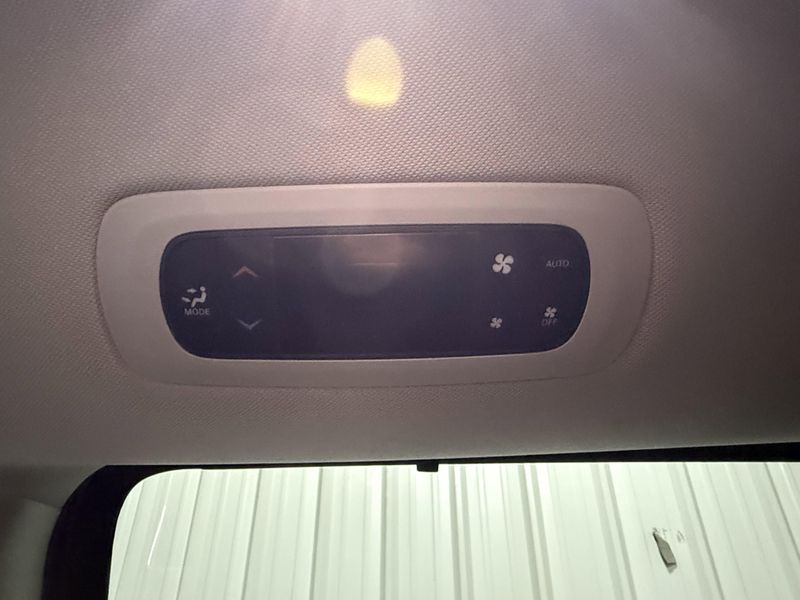 Used 2023 Chrysler Pacifica Touring LImage 21