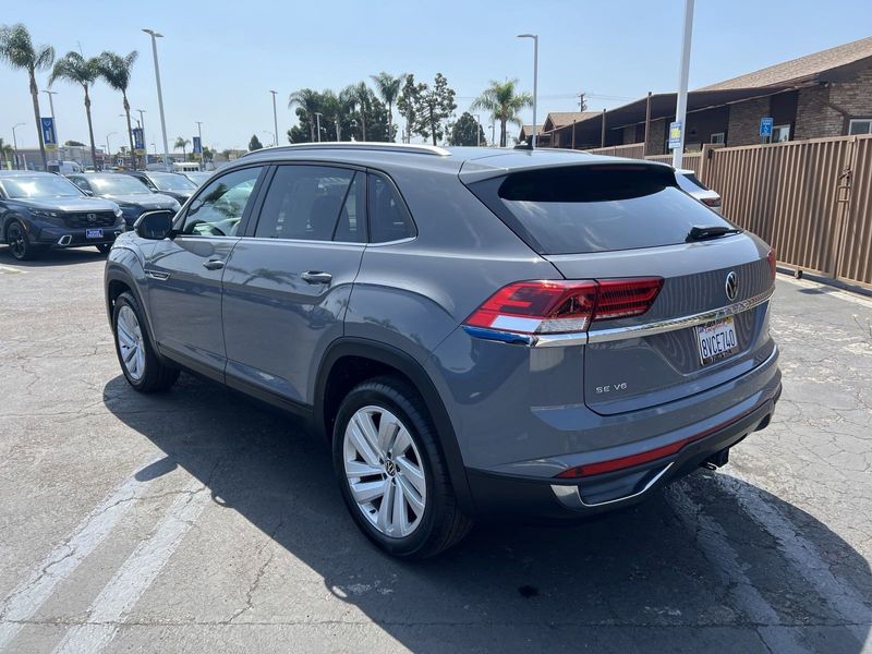 2021 Volkswagen Atlas Cross Sport 3.6L V6 SE w/TechnologyImage 2