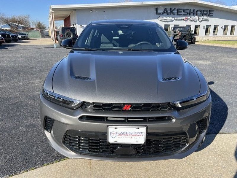 2024 Dodge Hornet R/T Eawd in a Gray Cray exterior color and Blackinterior. Lakeshore CDJR Seaford 302-213-6058 lakeshorecdjr.com 