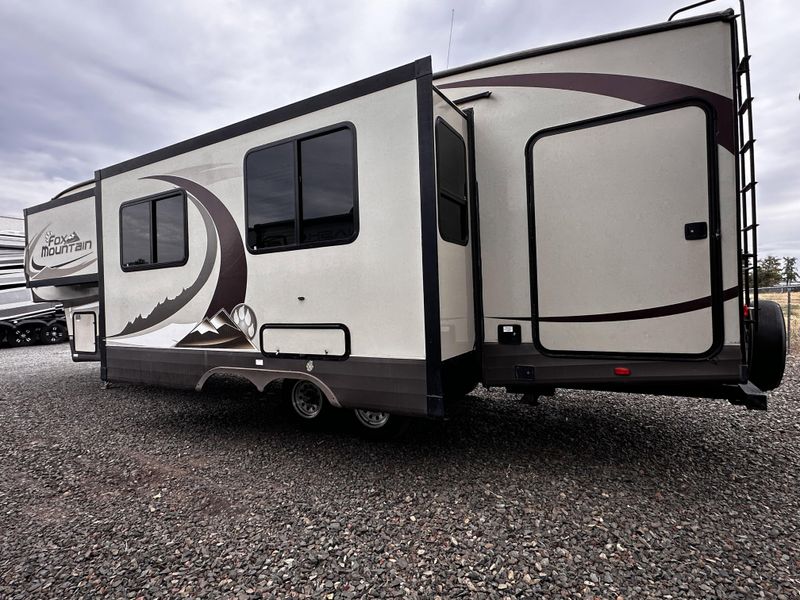 Used 2016 FOX MOUNTAIN 335BHS Image 4