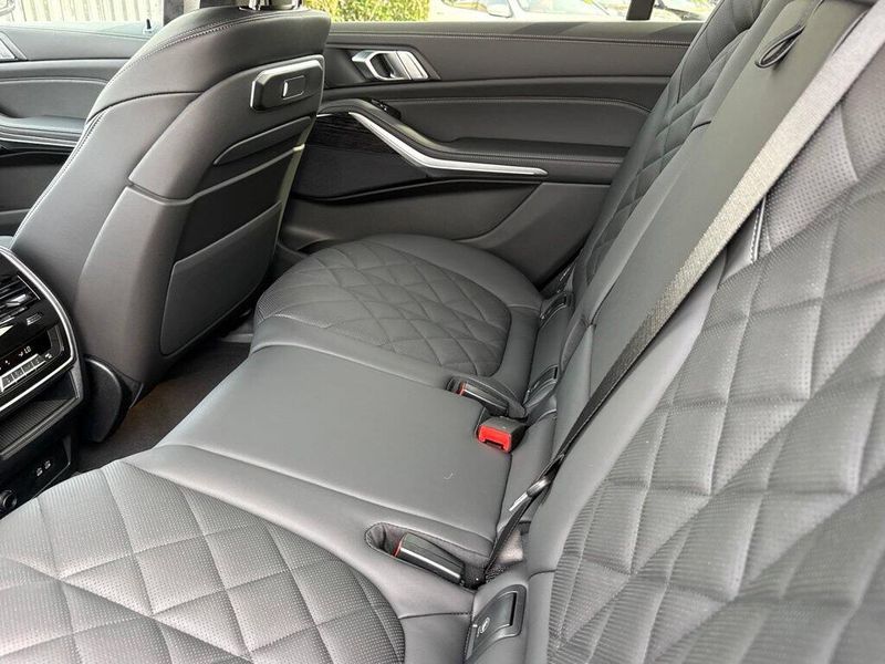 New 2027 BMW X7 xDrive40iImage 27