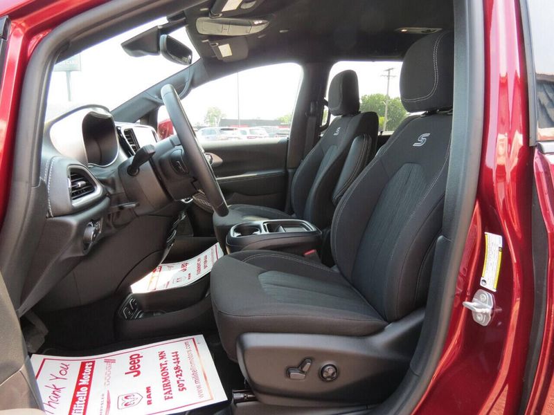 New 2021 Chrysler Pacifica Touring AWD 4dr Mini VanImage 10