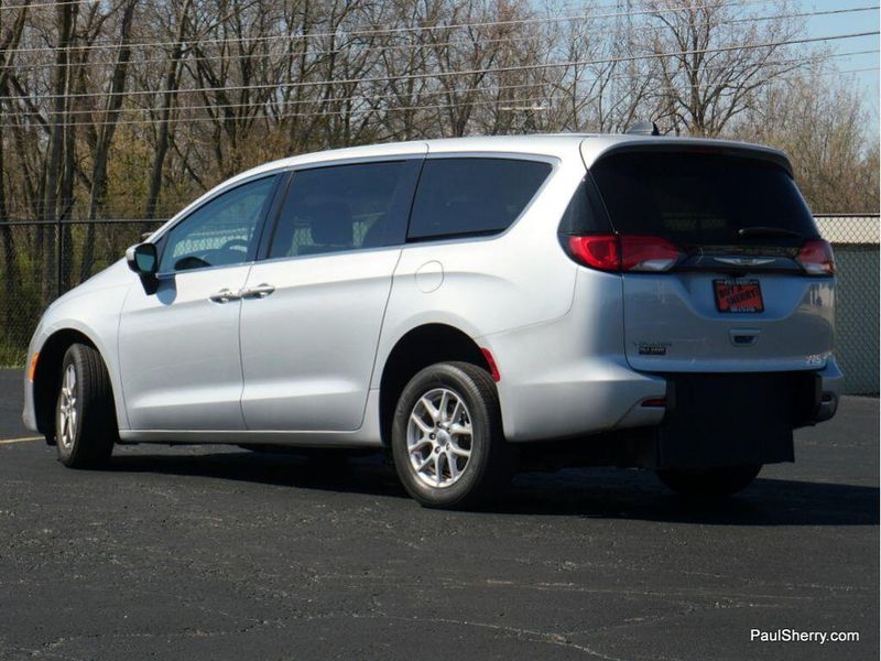 2022 Chrysler Voyager LXImage 23
