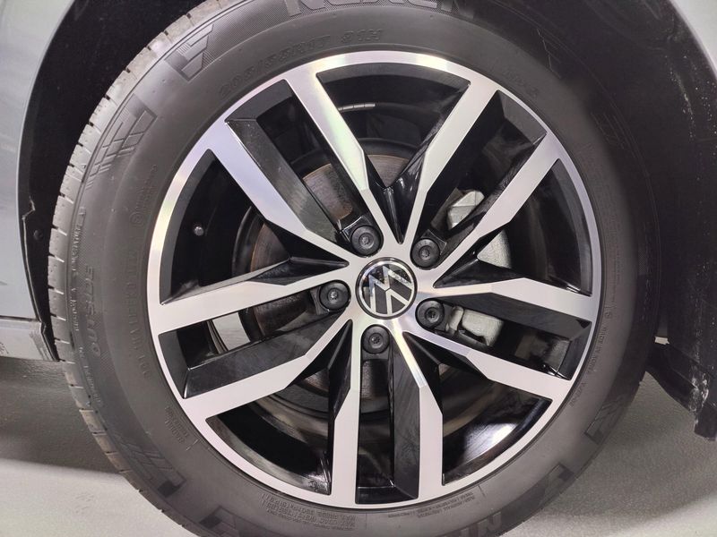 Used 2025 Volkswagen Jetta SE w/SunroofImage 22