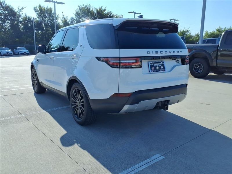 Used 2017 Land Rover Discovery HSEImage 15