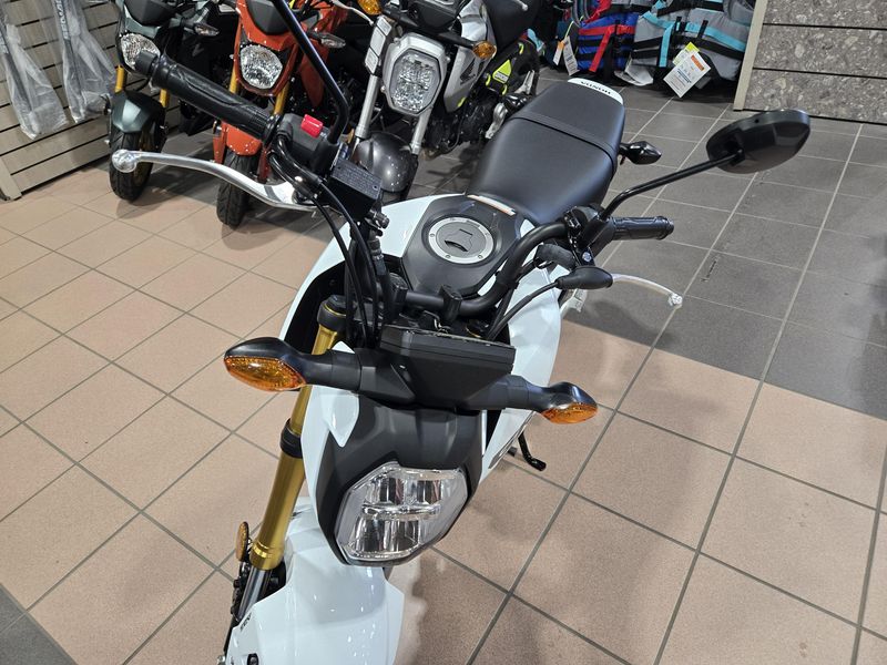 2025 Honda GROM ABS PEARL WHITEImage 4