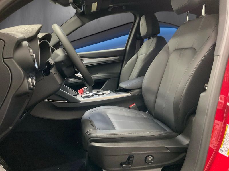 New 2026 Alfa Romeo Stelvio AwdImage 4