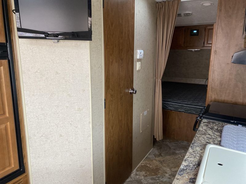 Used 2014 OUTDOORS RV CREEKSIDE 20FQ Image 10