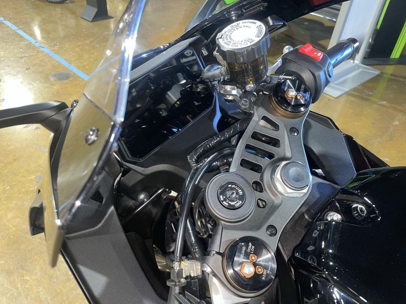 New 2027 Yamaha YZF-R9 Image 16