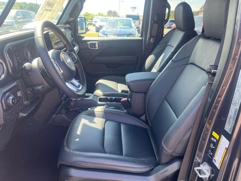 2025 Jeep Wrangler Sahara2025 Jeep Wrangler 4-door Sahara