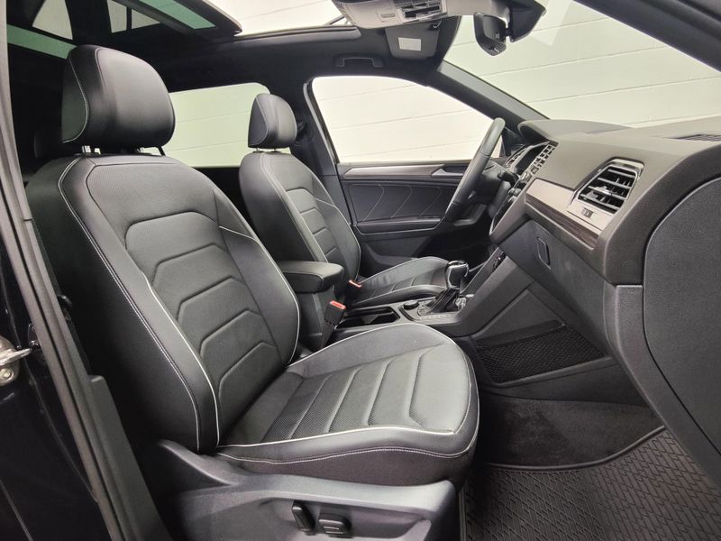 Used 2024 Volkswagen Tiguan AWD SEL R-Line w/Sunroof/NavImage 7