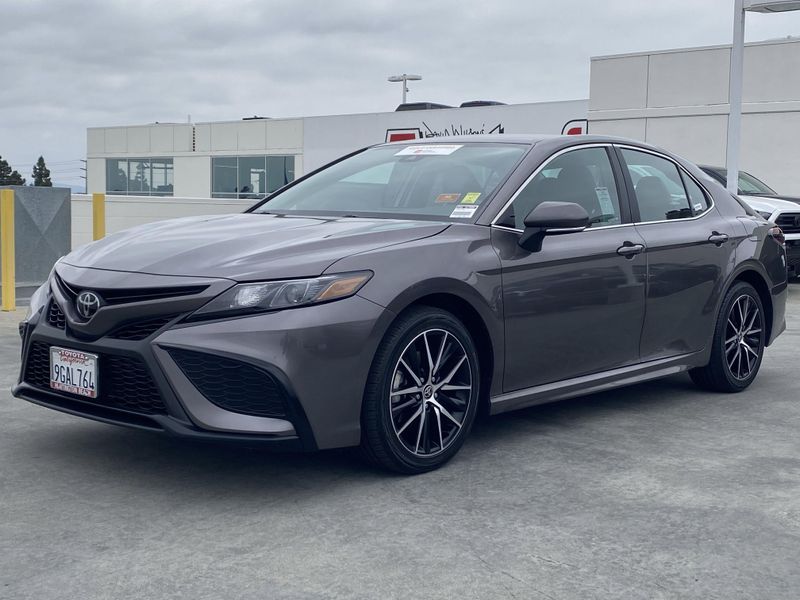 Used 2023 Toyota Camry SEImage 8