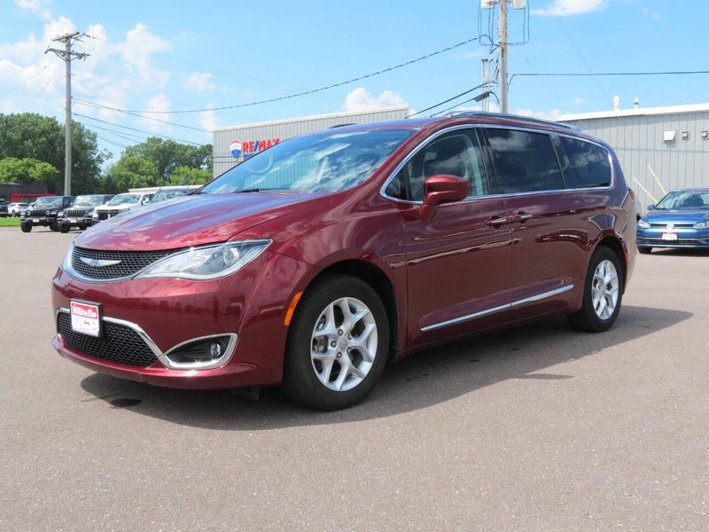 2020 Chrysler Pacifica Touring Plus photo 6