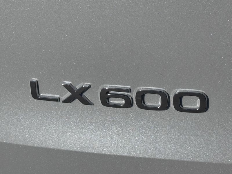 2025 Lexus LX 600 LuxuryImage 13