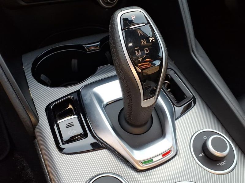 Used 2024 Alfa Romeo Giulia TiImage 21
