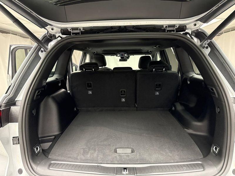 New 2025 Jeep Grand Cherokee Laredo X 4x4Image 18