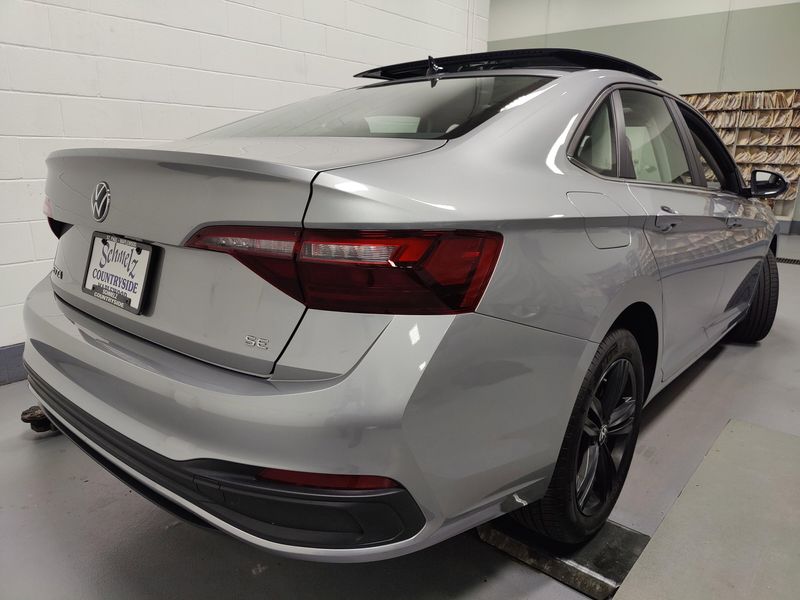 2024 Volkswagen Jetta SE w/Sunroof/Black Wheel PkgImage 8