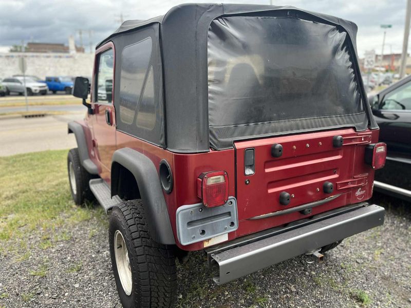 Used 1999 Jeep Wrangler JK SEImage 3