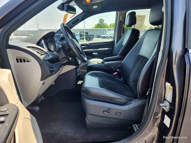 2019 Dodge Grand Caravan SXTImage 23