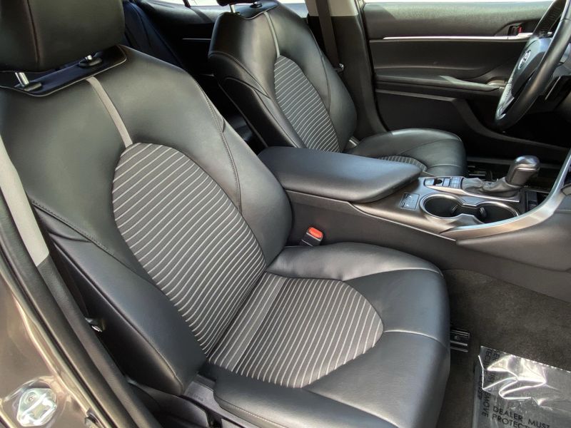 Used 2022 Toyota Camry SEImage 11