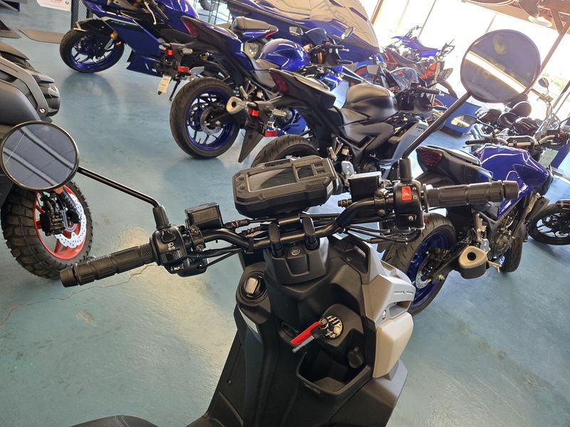 2025 Yamaha ZUMA 125 SAND GRAY Image 15