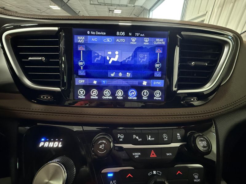 Used 2017 Chrysler Pacifica LimitedImage 29