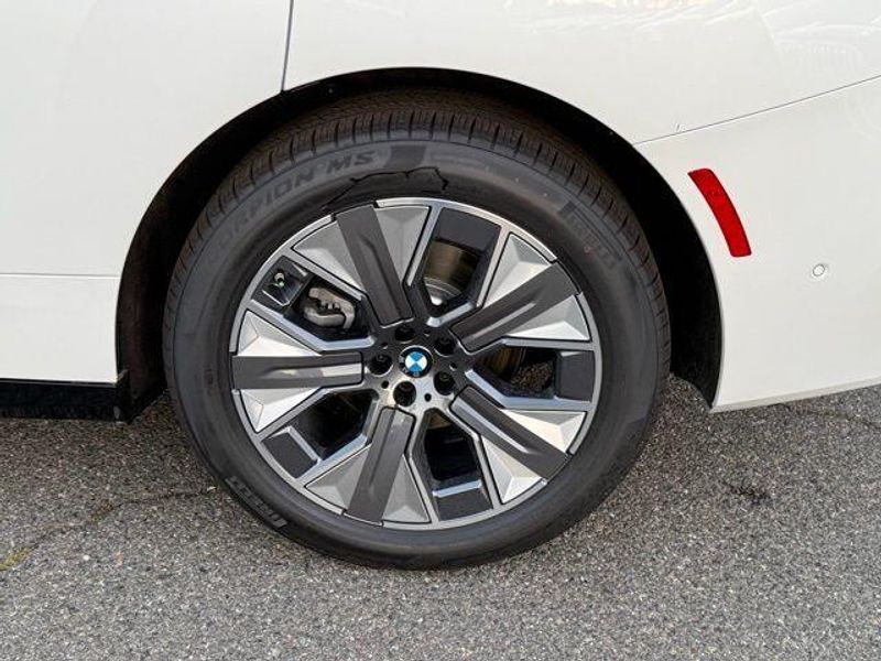 New 2026 BMW iX xDrive45Image 14
