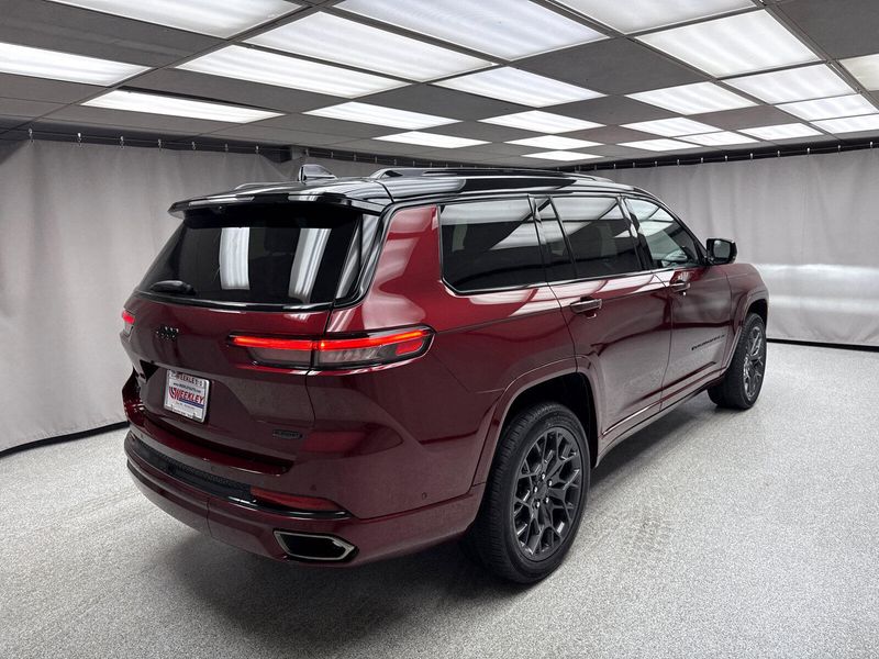 New 2025 Jeep Grand Cherokee L Summit Reserve 4x4Image 3
