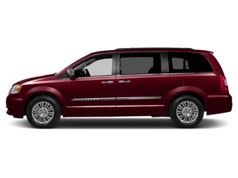 Used 2015 Chrysler Town & Country Image 2