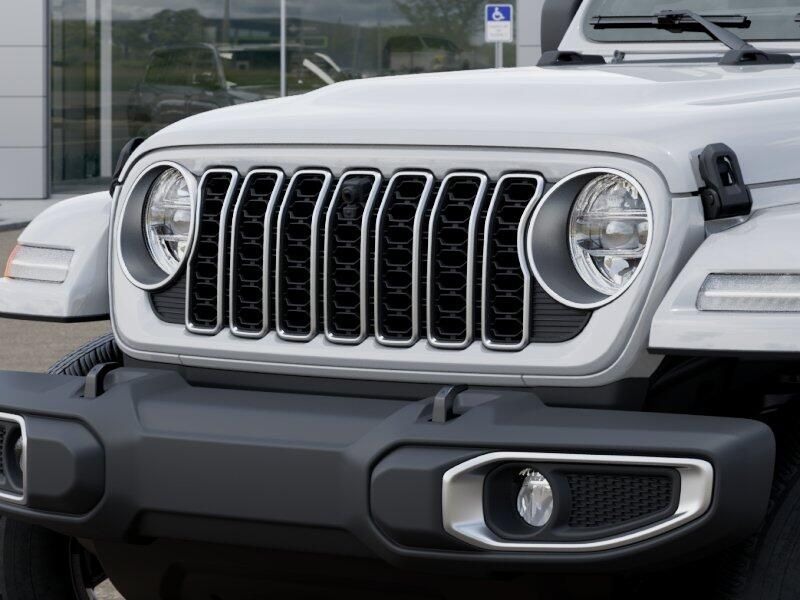 New 2025 Jeep Wrangler 4-door SaharaImage 23